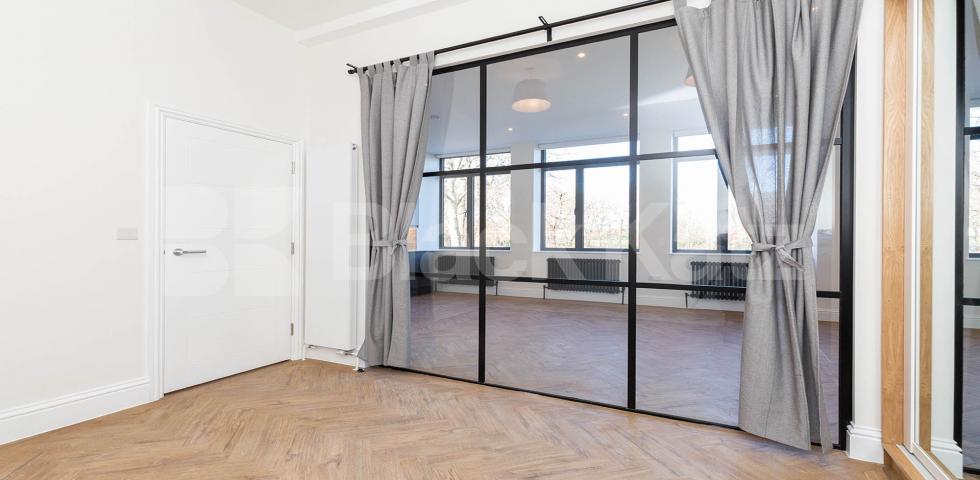 Modern and spacious 1 bedroom over looking Finsbury Park Seven Sisters Road, FINSBURY PARK